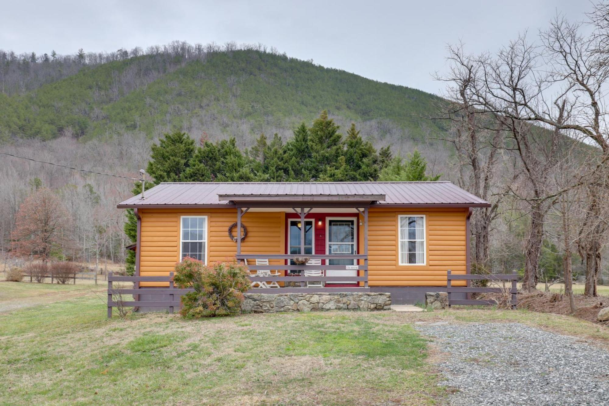 Riverfront Hot Springs Cabin With Private Hot Tub! Exteriör bild