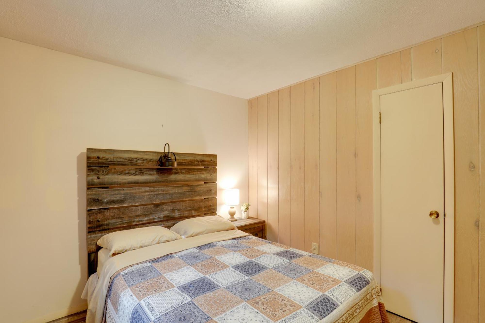 Riverfront Hot Springs Cabin With Private Hot Tub! Exteriör bild