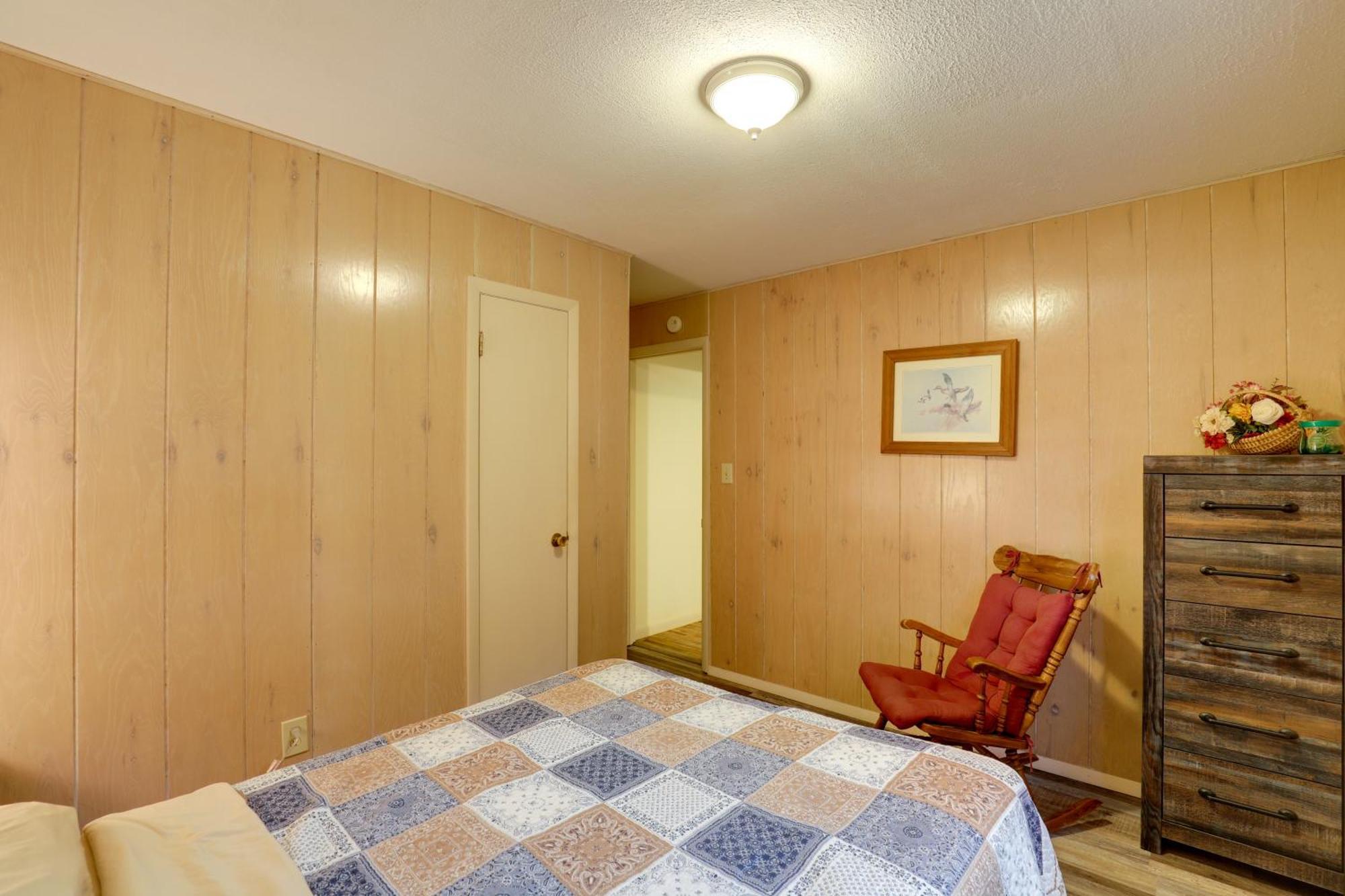 Riverfront Hot Springs Cabin With Private Hot Tub! Exteriör bild