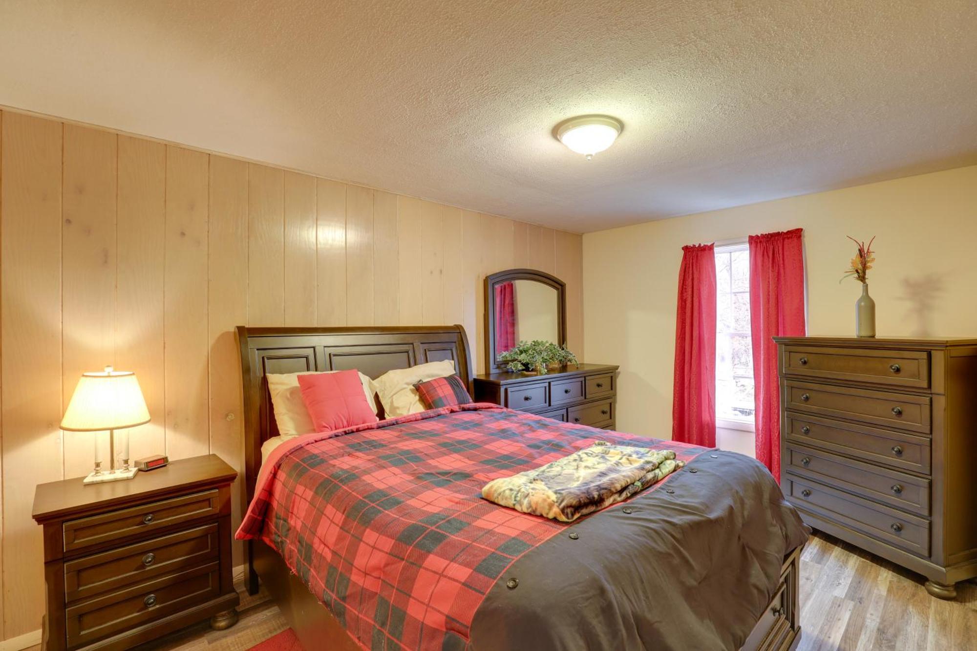 Riverfront Hot Springs Cabin With Private Hot Tub! Exteriör bild