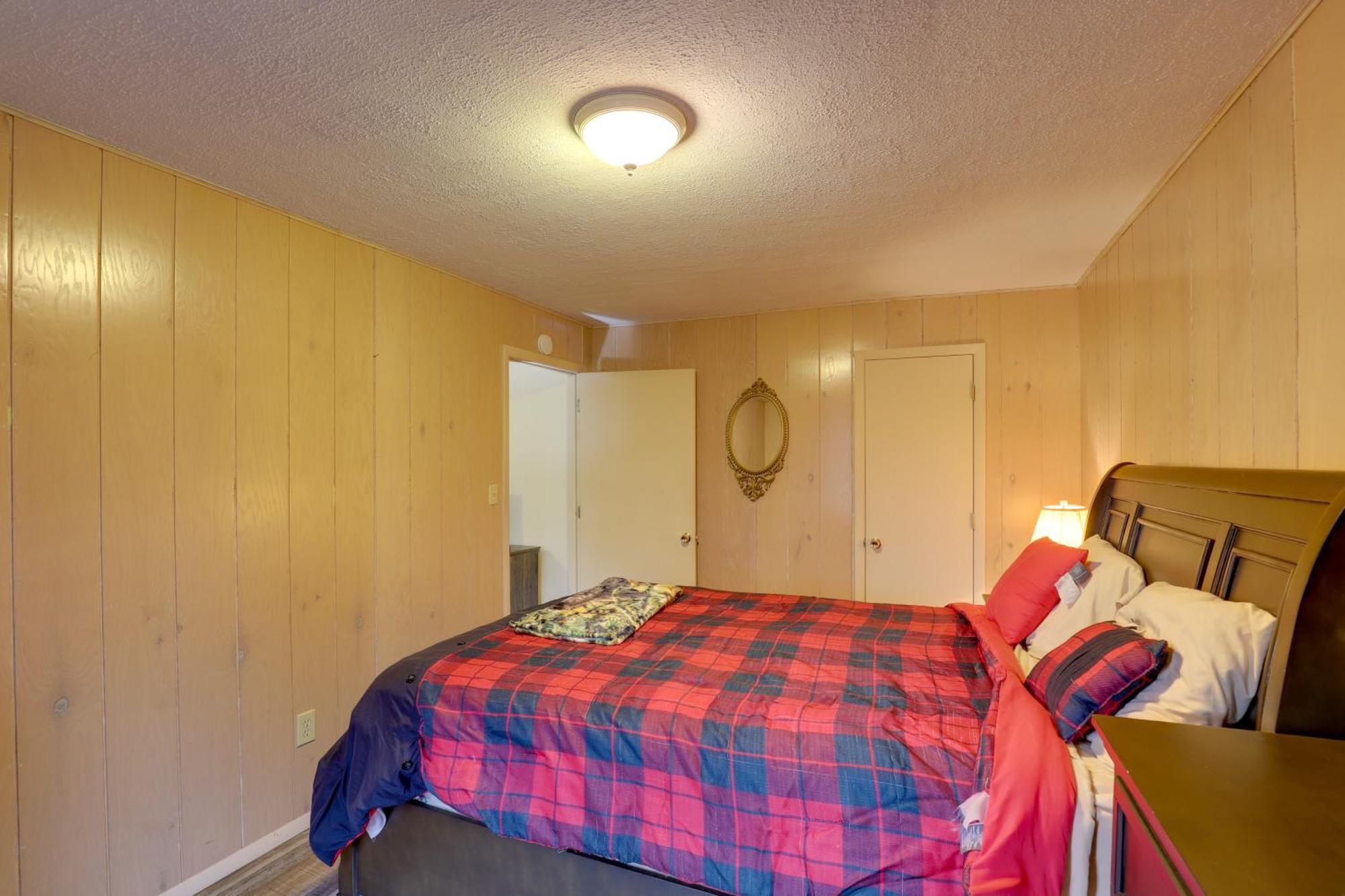 Riverfront Hot Springs Cabin With Private Hot Tub! Exteriör bild